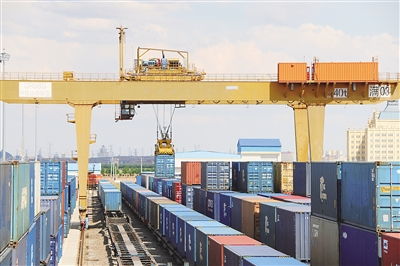 滿洲里站進出口運量突破1000萬噸，貨物貿易持續(xù)增長